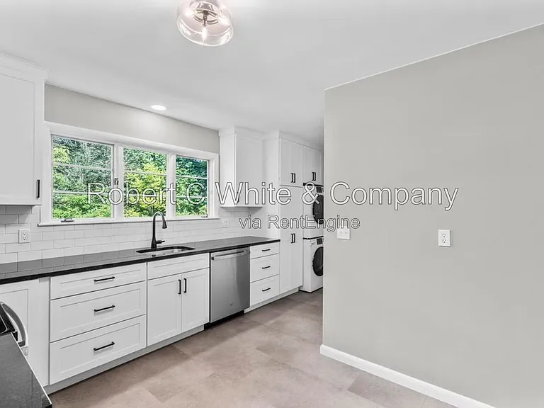 851 Ward Ln — Photo 5