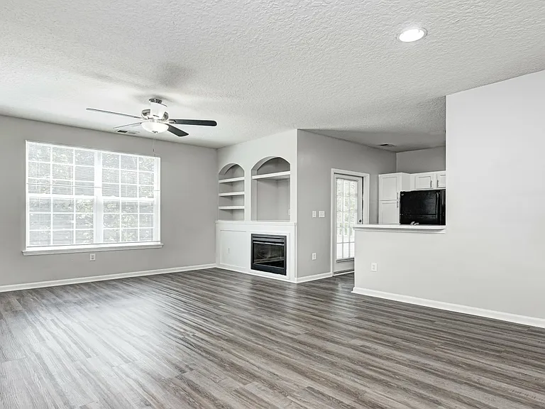 StoneBridge Luxury Apartment Homes — Photo 5