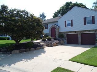 6 Denise Ct, Bear, DE 19701