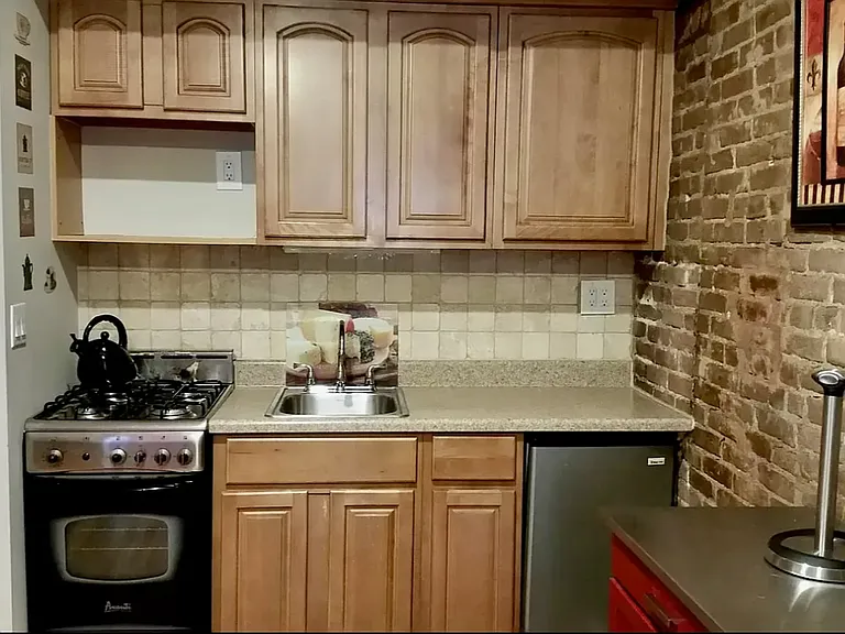 311 W 51st St #4 — Photo 2