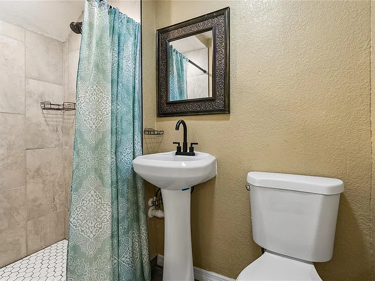 3123 Lawrence St — Photo 9