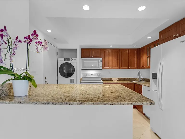 2333 Brickell Ave #1109 — Photo 14