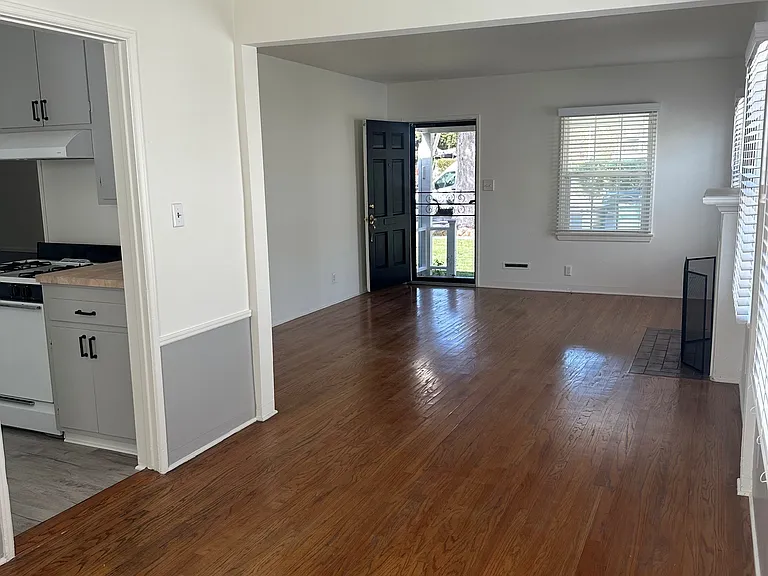 N Griffith Park Dr — Photo 25