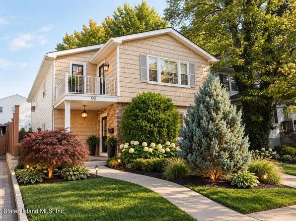 90 Escanaba Ave, Staten Island, NY 10308