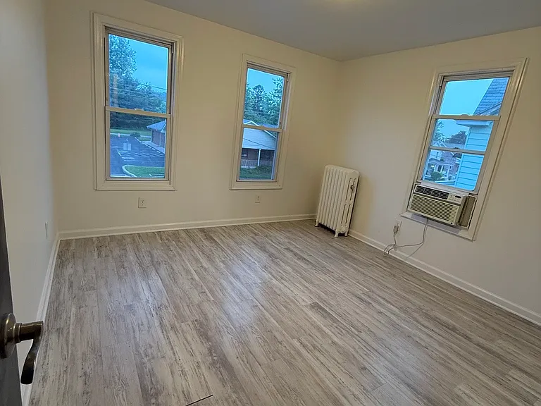 528 2nd St #2 — Photo 5