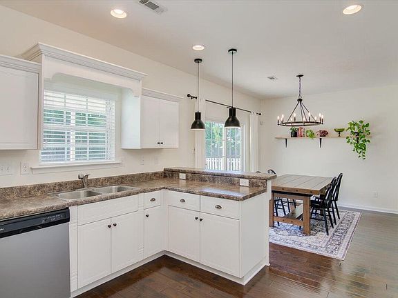 5th image of 893 Westlawn Drive
