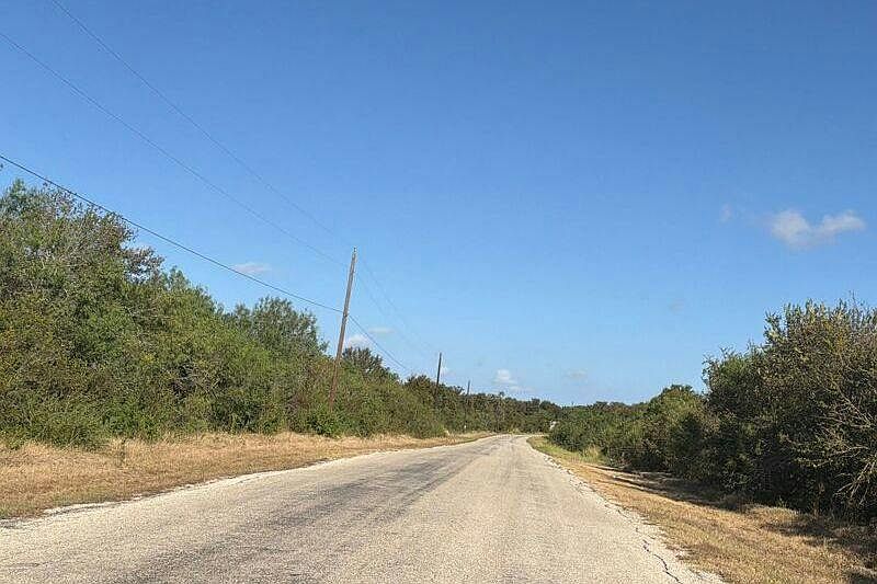 2nd image of LOT 1B Laredo Dr