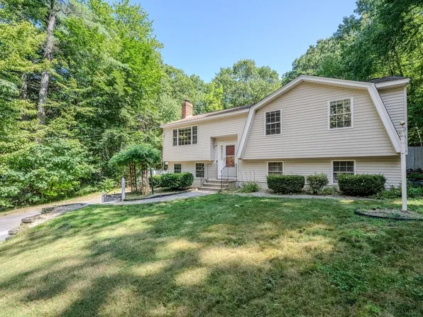 93 Harbor St, Pepperell, MA 01463