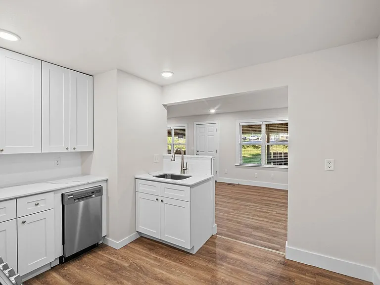 240 S Center St — Photo 2