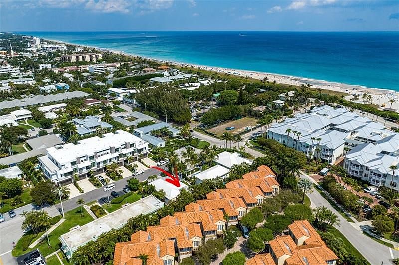 1st image of 1024 Casuarina Rd #20