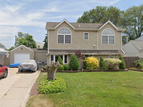 Levittown Real Estate - Levittown NY Homes For Sale | Zillow