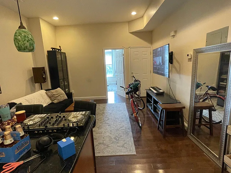 511 Florida Ave NW #1 — Photo 3