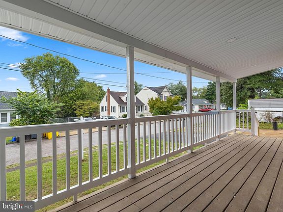 4th image of 102 Elm Ave