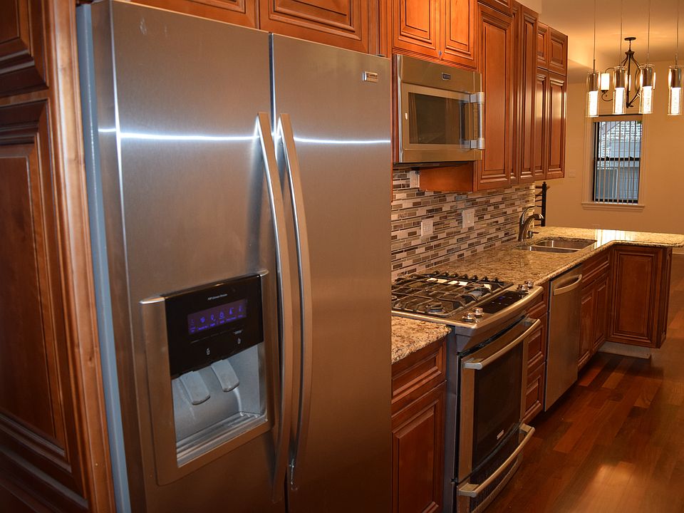 1st image of 1355 N Bosworth Ave APT 2R