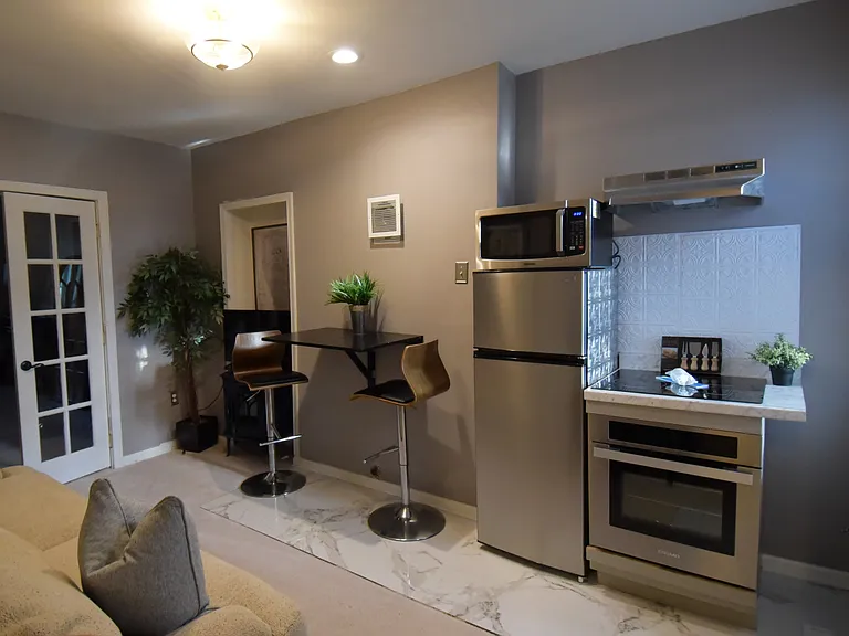 706 N Columbus St — Photo 17
