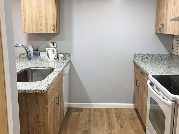 2nd image of 224 Red Oak Dr E APT D