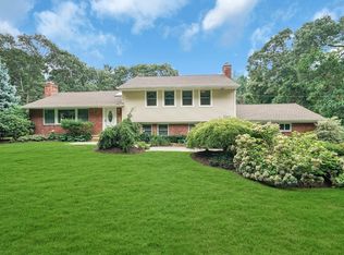 7 Sandra Dr, Dix Hills, NY 11746