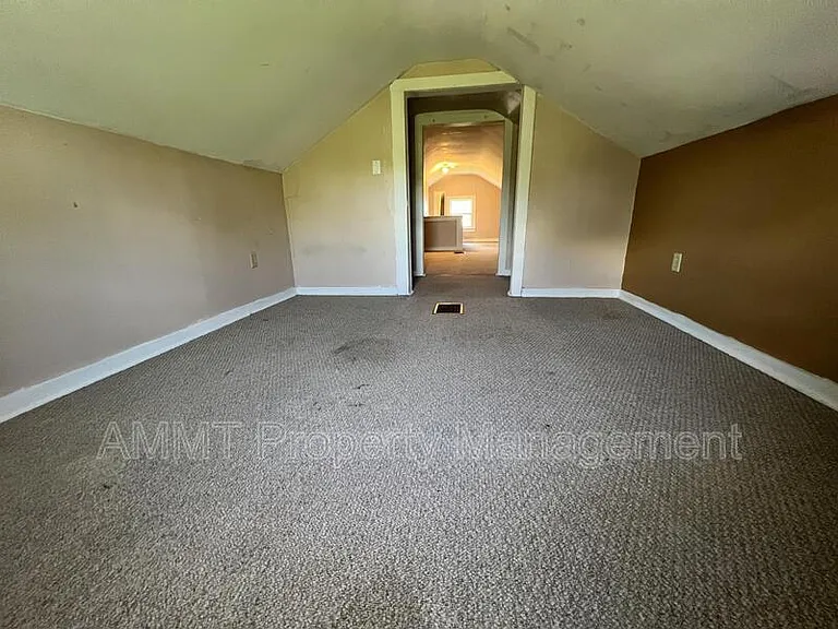 421 19th St NE — Photo 38