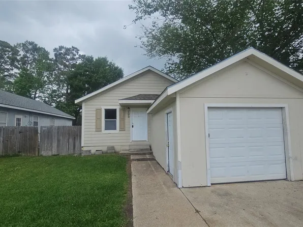 11919 Kingslake Forest Dr, Houston, TX 77044