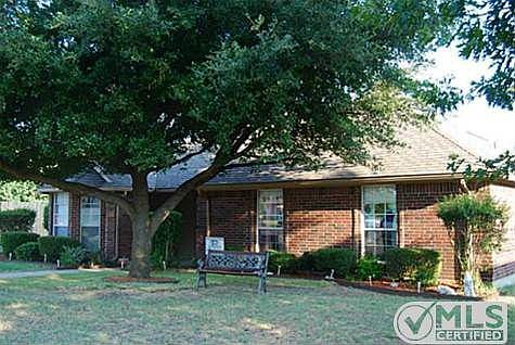 4th image of 1058 Carriage Ln