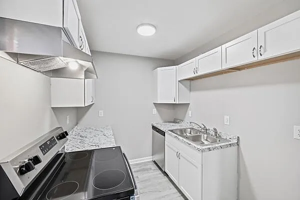 305 Lake St #18 — Photo 4