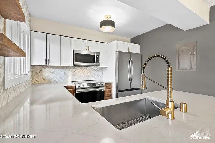 2 bed, 2.0 bath, 940 sqft, $1,950 — Photo 1