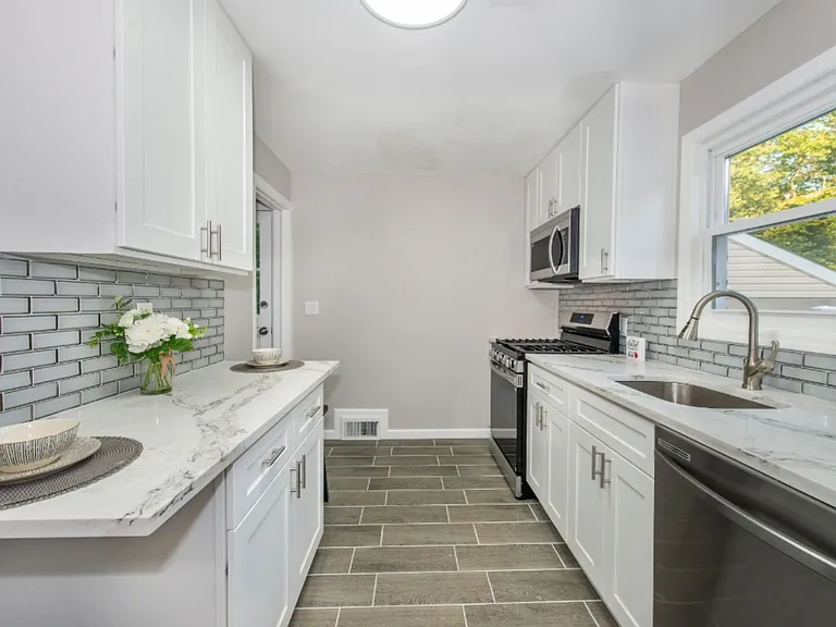 37 Revere Dr — Photo 4