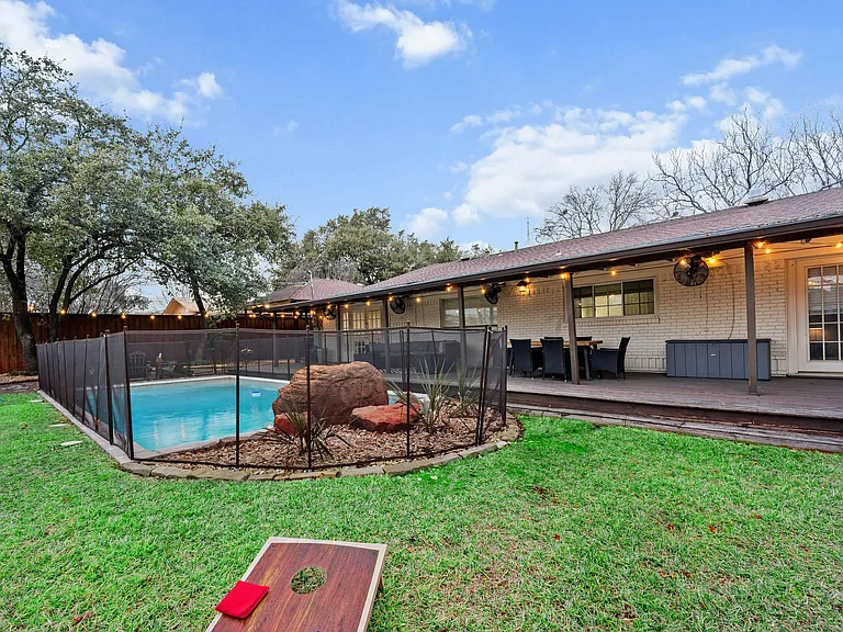 6806 Royal Ln — Photo 31