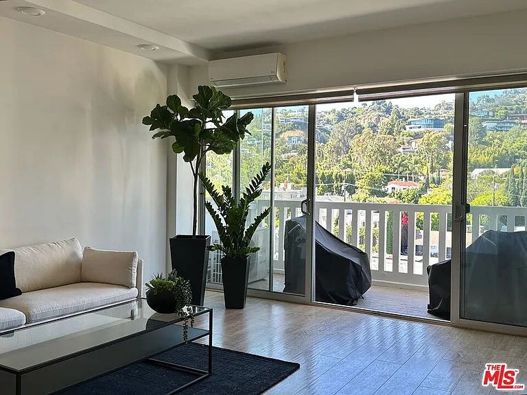 999 N Doheny Dr #904 — Photo 1