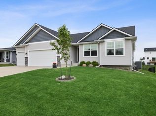 25 SE Wildflower Dr, Pleasant Hill, IA 50327