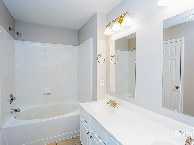 10456 Roundleaf Dr — Photo 13