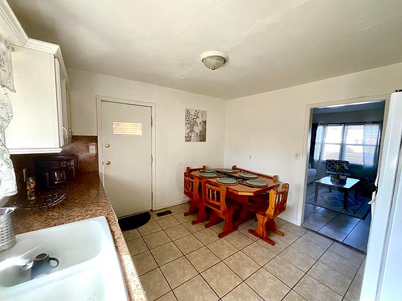 5th image of 413 W Vine Ave