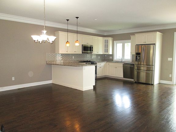 3rd image of 314 Hunter Dr #314