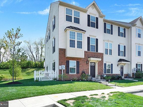 2nd image of 383 Laurel Oak Ln