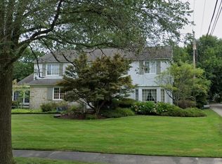 2665 Cranlyn Rd, Shaker Heights, OH 44122