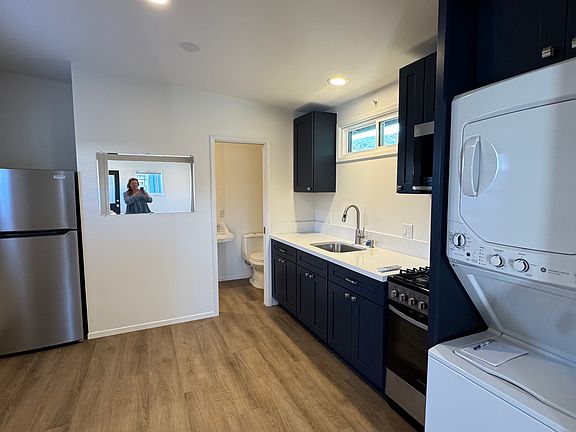 4th image of 2178 N Ventura Ave