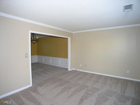 4th image of 654 Glenbarrett Ct NE
