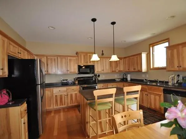 1297 County Road D Cir E, Vadnais Heights, MN 55109
