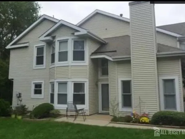 111 Lloyd Ct, East Brunswick, NJ 08816