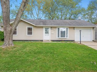 810 Sunset Cir, Streamwood, IL 60107