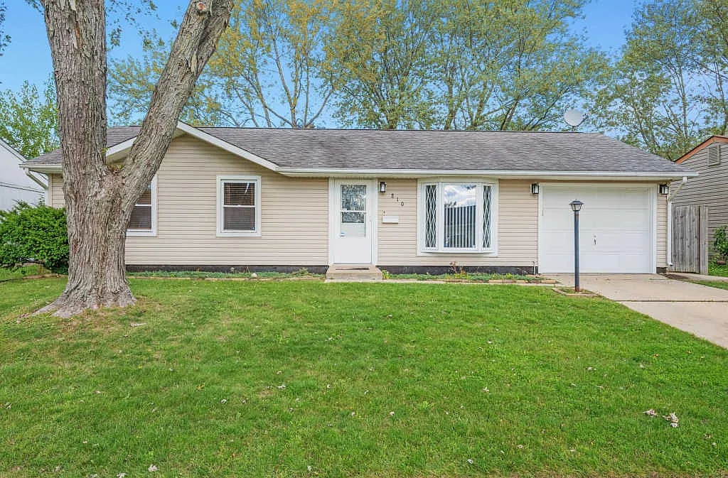 810 Sunset Cir photo 1