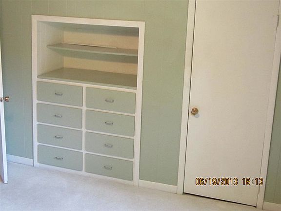 Upper Bedroom w/built-ins