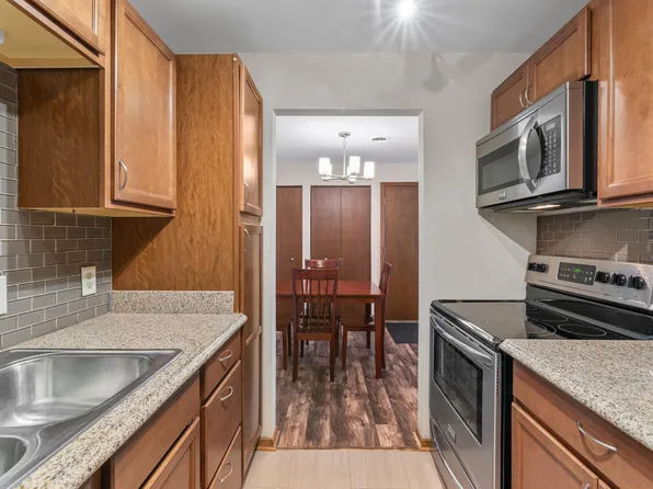 10400 W Whitnall Edge Ct, Franklin, WI 53132