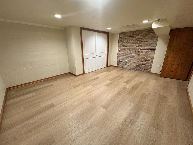 516 W Olive St #F — Photo 9