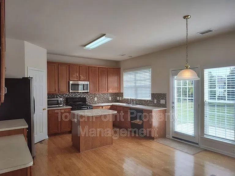 10804 Fountaingrove Dr — Photo 5