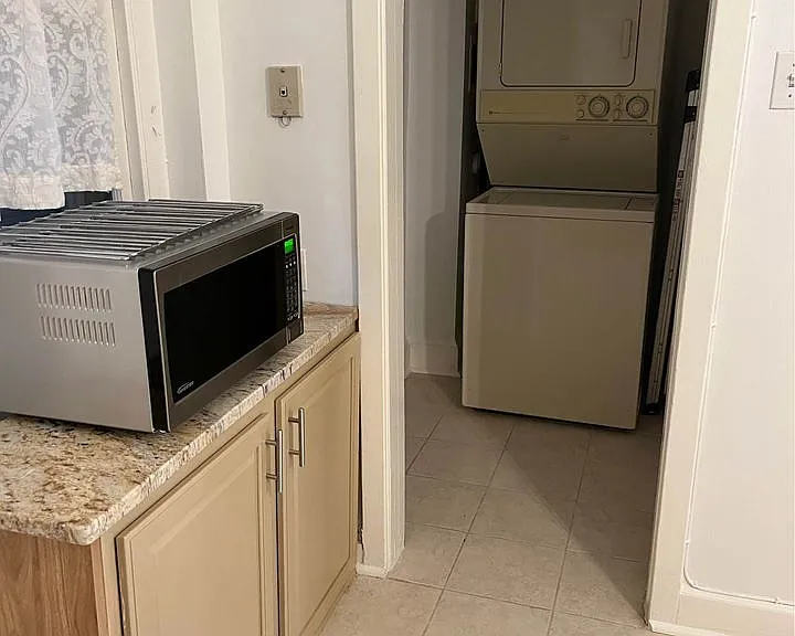 413 Constitution Ave NE — Photo 16