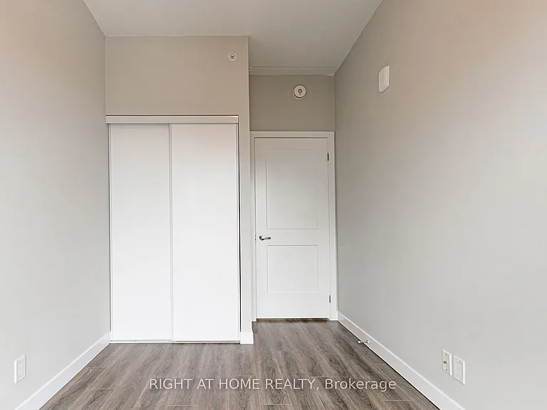 15 Queen St S #1014 — Photo 20