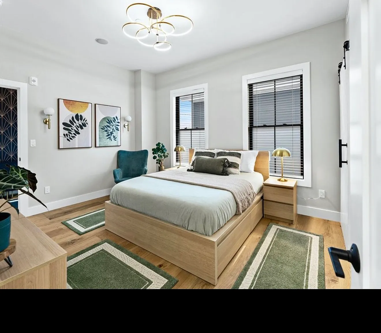 4 bed, 4.5 bath, 2000 sqft, $1,900 — Photo 1