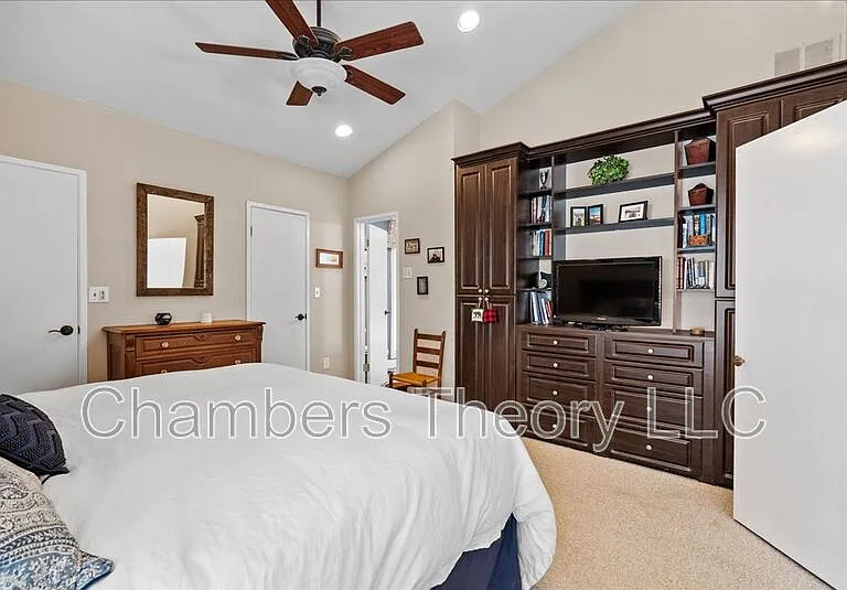 8709 Hidden Hill Ln — Photo 20