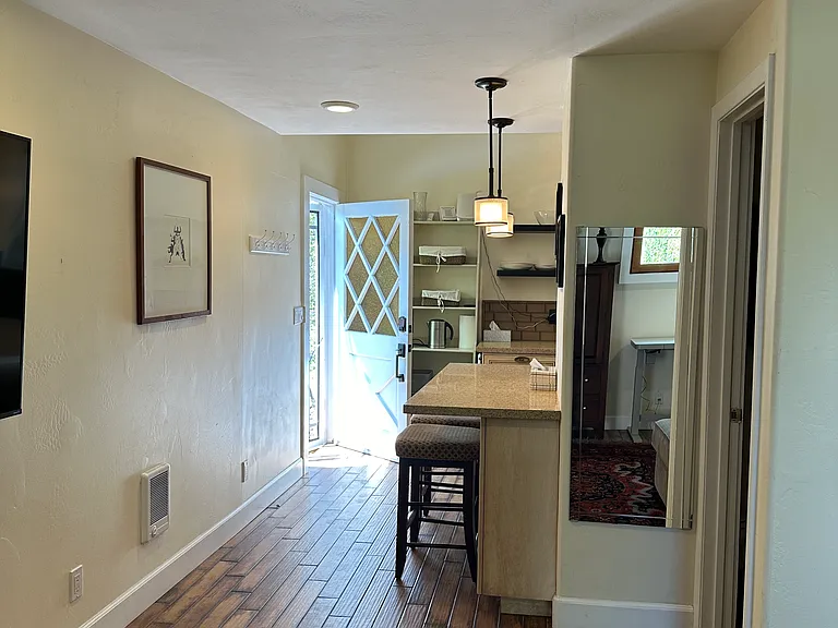 3154 Grape St — Photo 3